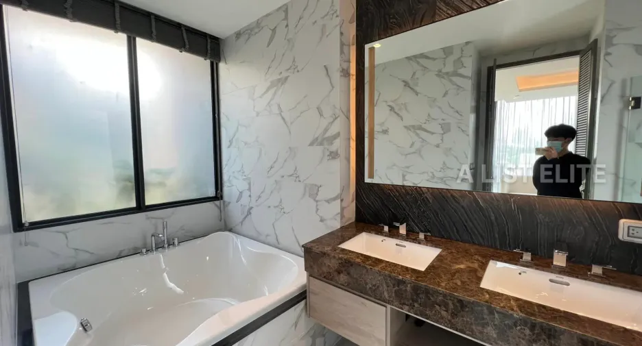 For sale 5 bedrooms condo in Yan Nawa, Bangkok