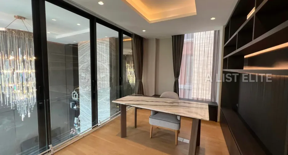 For sale 5 bedrooms condo in Yan Nawa, Bangkok
