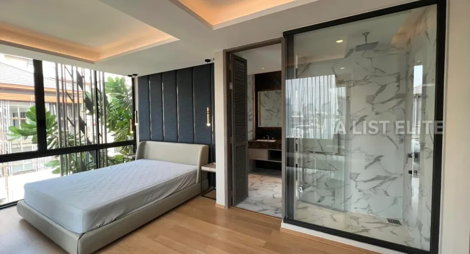 For sale 5 bedrooms condo in Yan Nawa, Bangkok