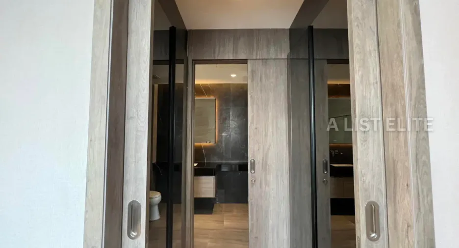 For sale 5 bedrooms condo in Yan Nawa, Bangkok
