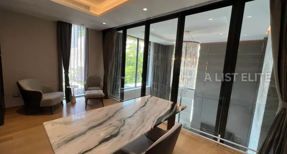For sale 5 bedrooms condo in Yan Nawa, Bangkok