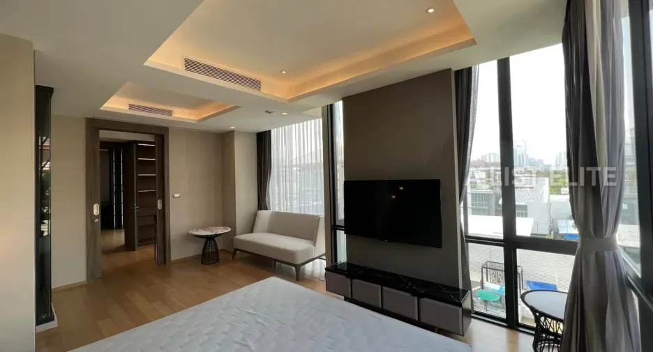 For sale 5 bedrooms condo in Yan Nawa, Bangkok