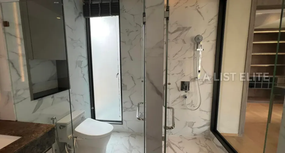 For sale 5 bedrooms condo in Yan Nawa, Bangkok