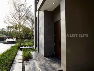 For rent 4 ベッドルーム condo in Phra Khanong, Bangkok