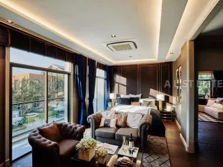 For rent 4 ベッドルーム condo in Phra Khanong, Bangkok