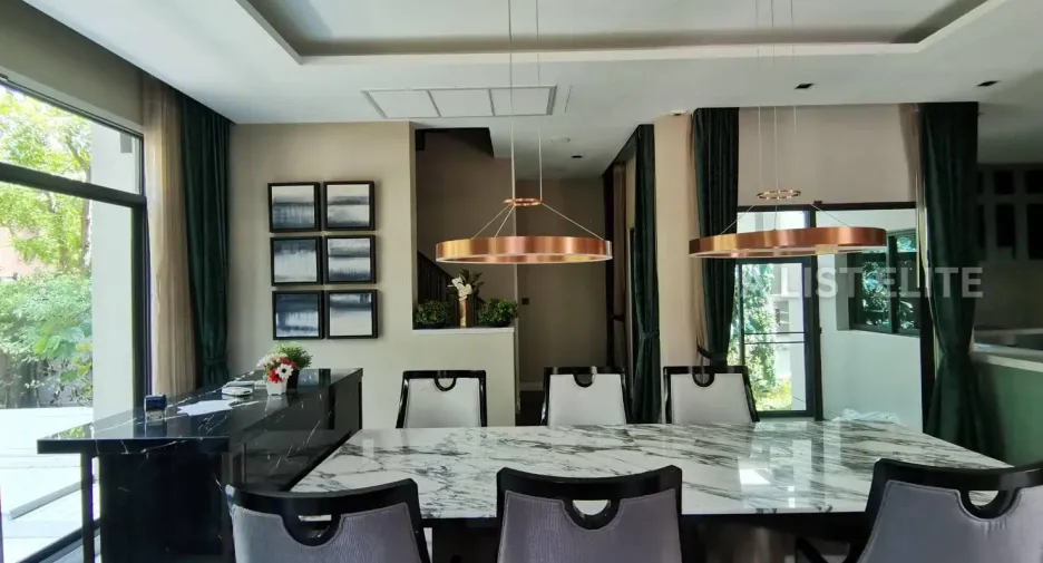 Wohnung zur Miete mit 4 Zimmer in Phra Khanong, Bangkok