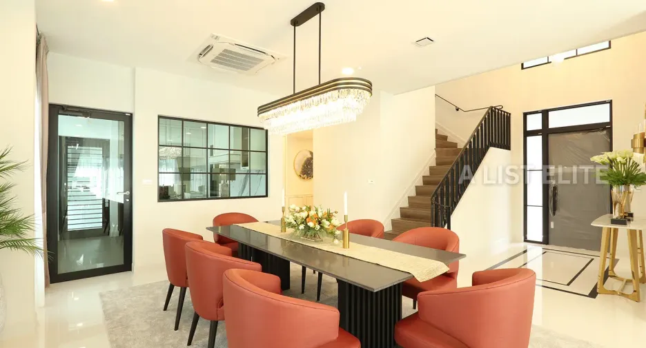 For rent 5 bedrooms condo in Saphan Sung, Bangkok