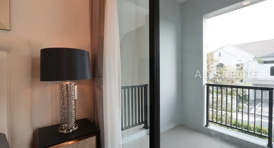 For rent 5 bedrooms condo in Saphan Sung, Bangkok