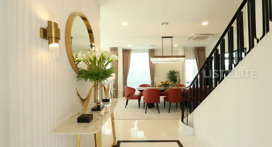 For rent 5 bedrooms condo in Saphan Sung, Bangkok