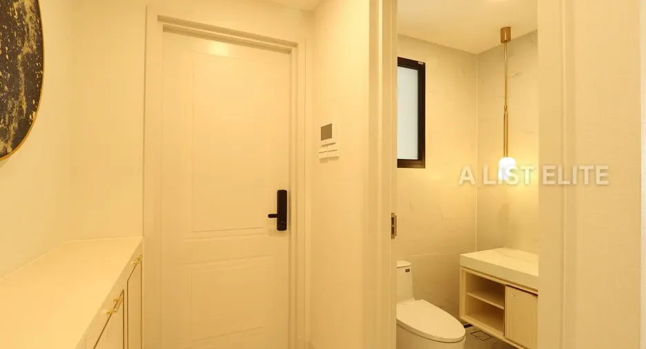 For rent 5 bedrooms condo in Saphan Sung, Bangkok