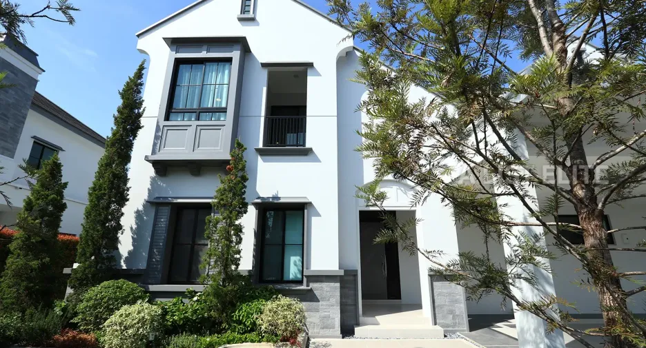 For rent 5 bedrooms condo in Saphan Sung, Bangkok