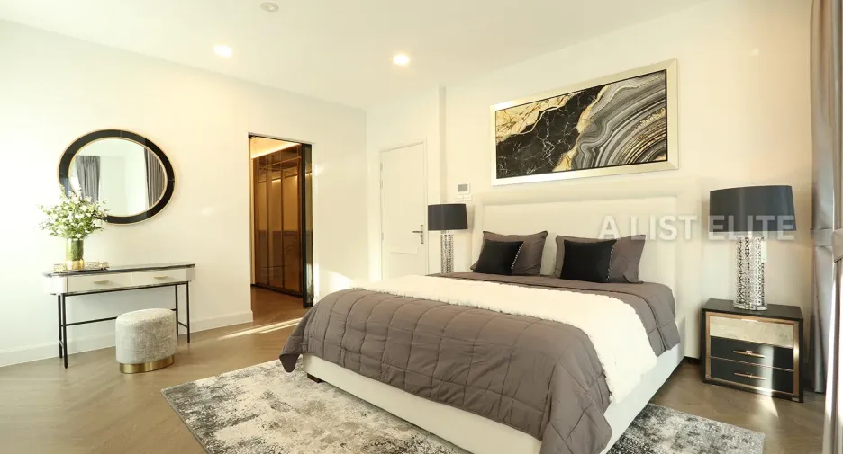 For rent 5 bedrooms condo in Saphan Sung, Bangkok