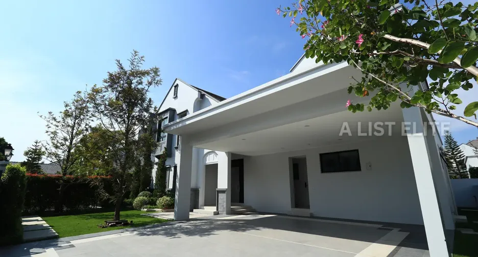 For rent 5 bedrooms condo in Saphan Sung, Bangkok