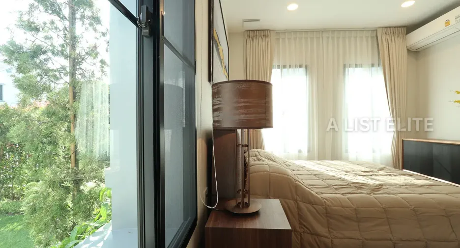 For rent 5 bedrooms condo in Saphan Sung, Bangkok