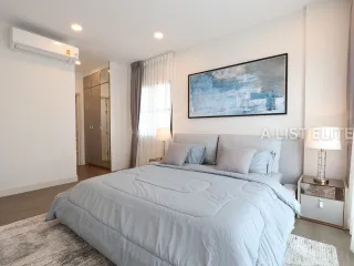 For rent 5 bedrooms condo in Saphan Sung, Bangkok