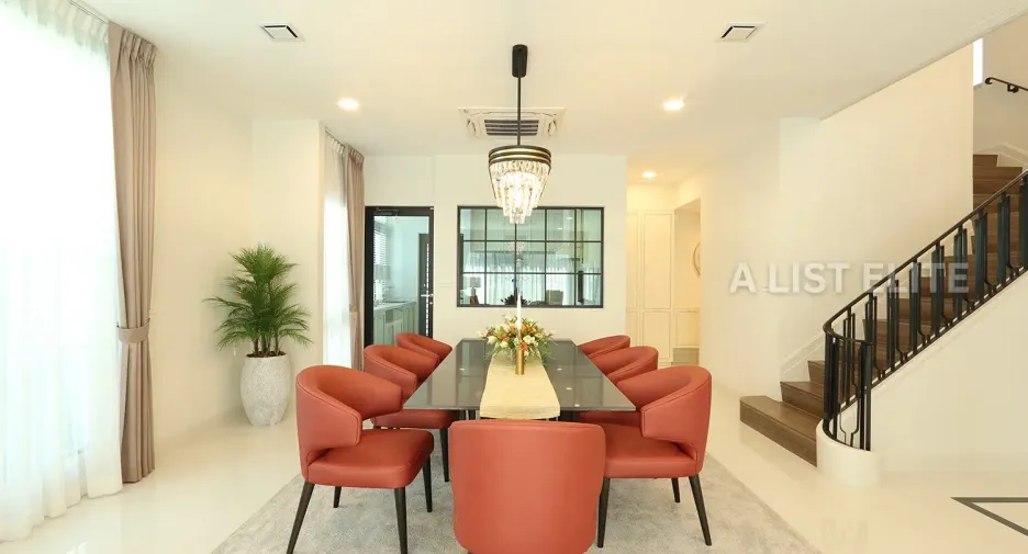 For rent 5 bedrooms condo in Saphan Sung, Bangkok