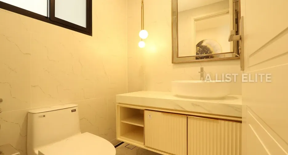 For rent 5 bedrooms condo in Saphan Sung, Bangkok