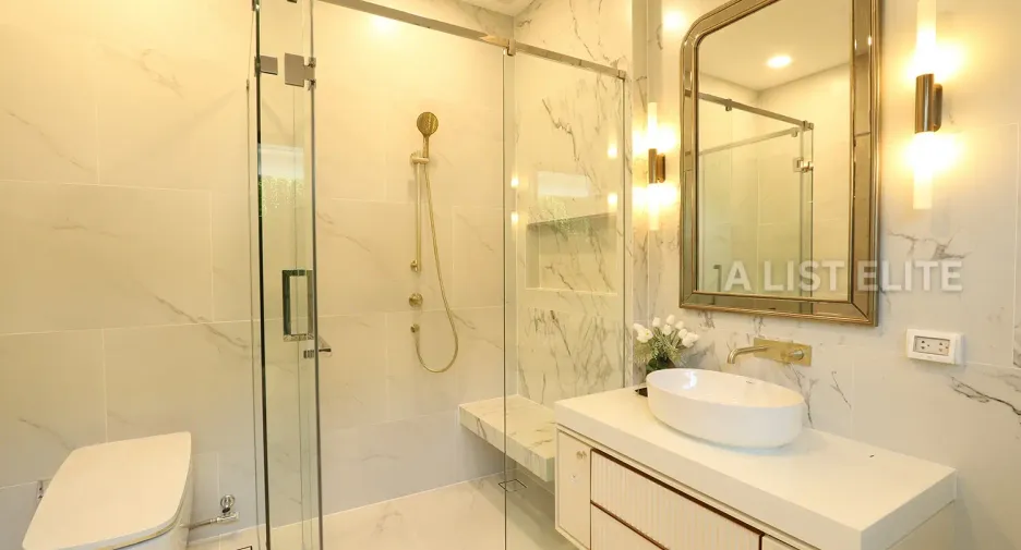For rent 5 bedrooms condo in Saphan Sung, Bangkok