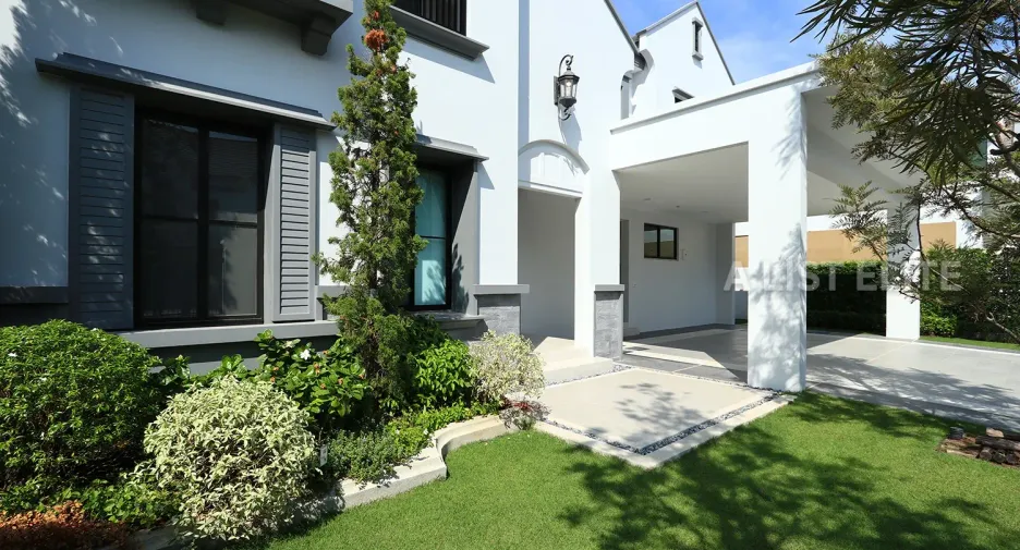 For rent 5 bedrooms condo in Saphan Sung, Bangkok