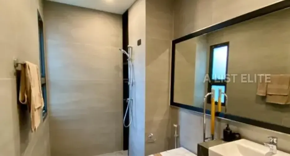For sale 4 bedrooms condo in Bang Khae, Bangkok
