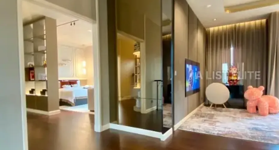 For sale 4 bedrooms condo in Bang Khae, Bangkok