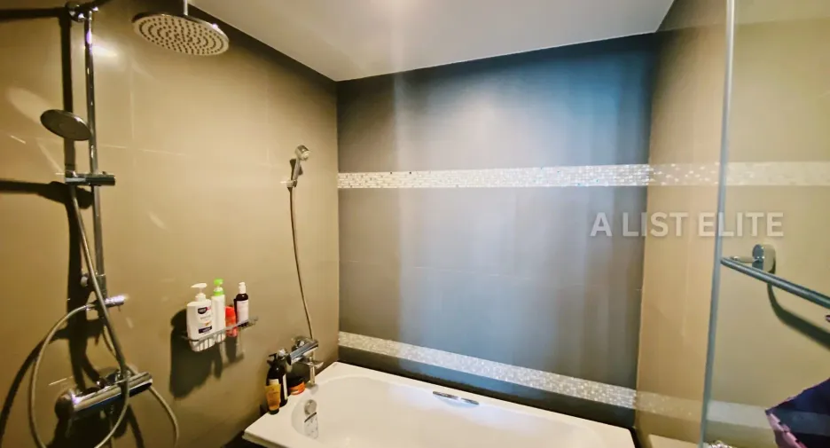 For sale 1 Beds condo in Khlong Toei, Bangkok