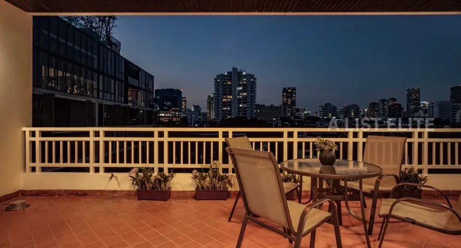 For rent 4 bedrooms condo in Sathon, Bangkok