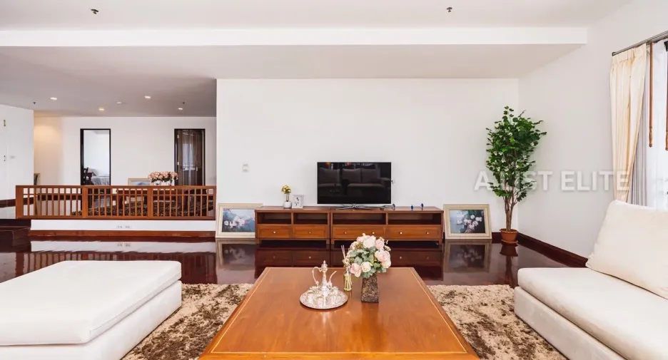For rent 4 bedrooms condo in Sathon, Bangkok