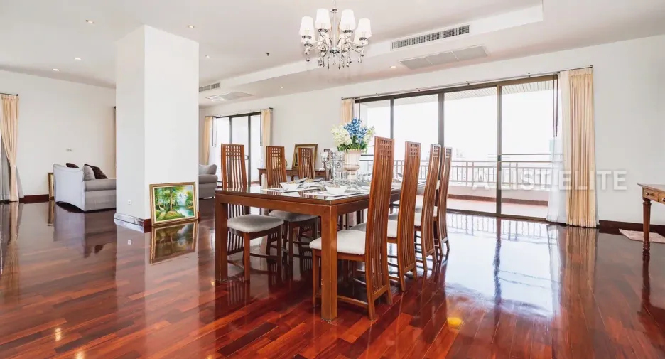 For rent 4 bedrooms condo in Sathon, Bangkok