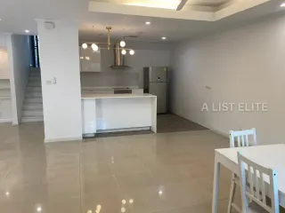 Condo en alquiler de 3 habitaciones en Pak Kret, Nonthaburi