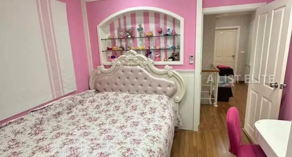 À vendre 5 chambres maison à Bang Phli, Samut Prakan