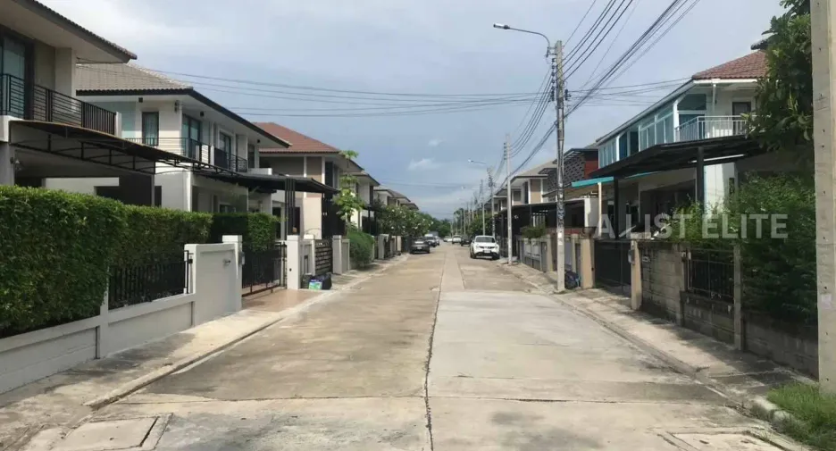 À vendre 5 chambres maison à Bang Phli, Samut Prakan
