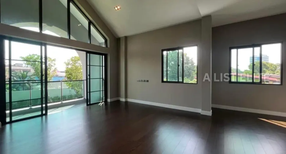For sale 4 ベッドルーム house in Pak Kret, Nonthaburi