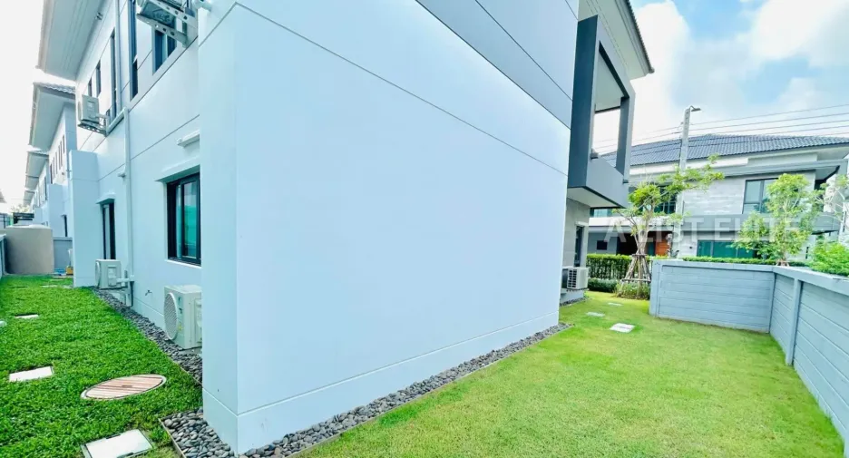 For rent 4 bedrooms condo in Bang Phli, Samut Prakan