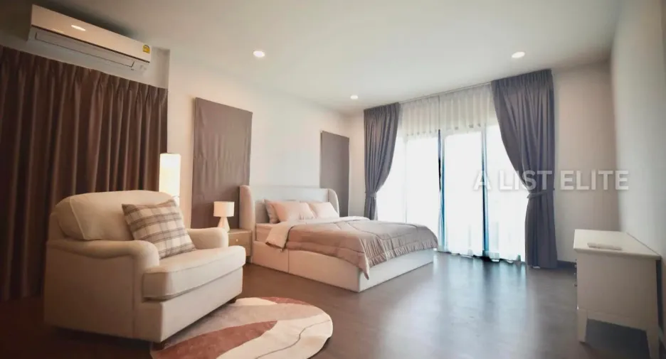 For rent 4 bedrooms condo in Bang Phli, Samut Prakan