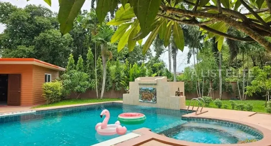Casa en venta de 5 habitaciones en Bang Lamung, Chonburi