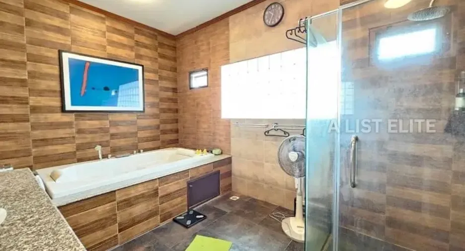 Casa en venta de 5 habitaciones en Bang Lamung, Chonburi