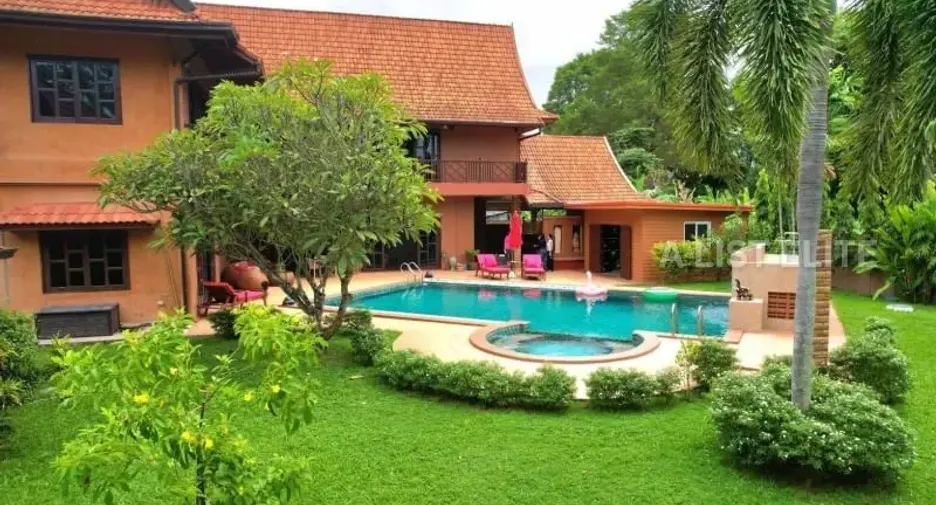 Casa en venta de 5 habitaciones en Bang Lamung, Chonburi
