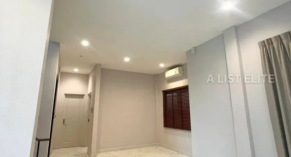 For sale 4 bedrooms house in Bang Kruai, Nonthaburi