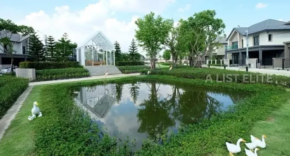 Casa en venta de 5 habitaciones en Pak Kret, Nonthaburi