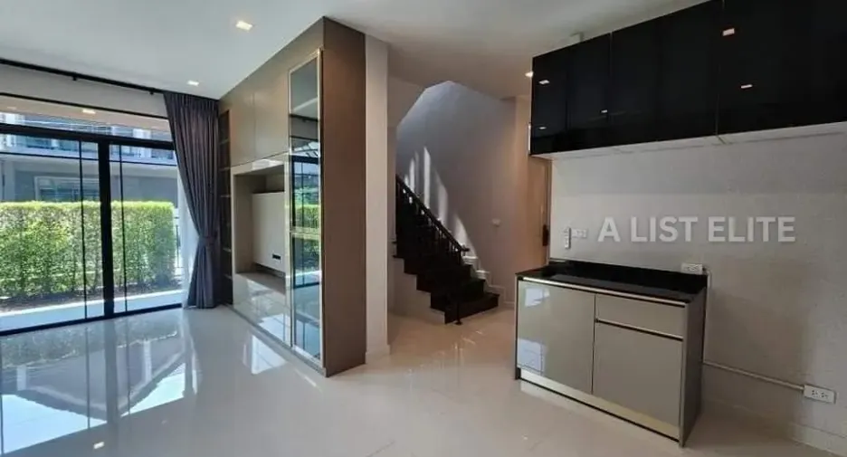 Casa en venta de 5 habitaciones en Pak Kret, Nonthaburi