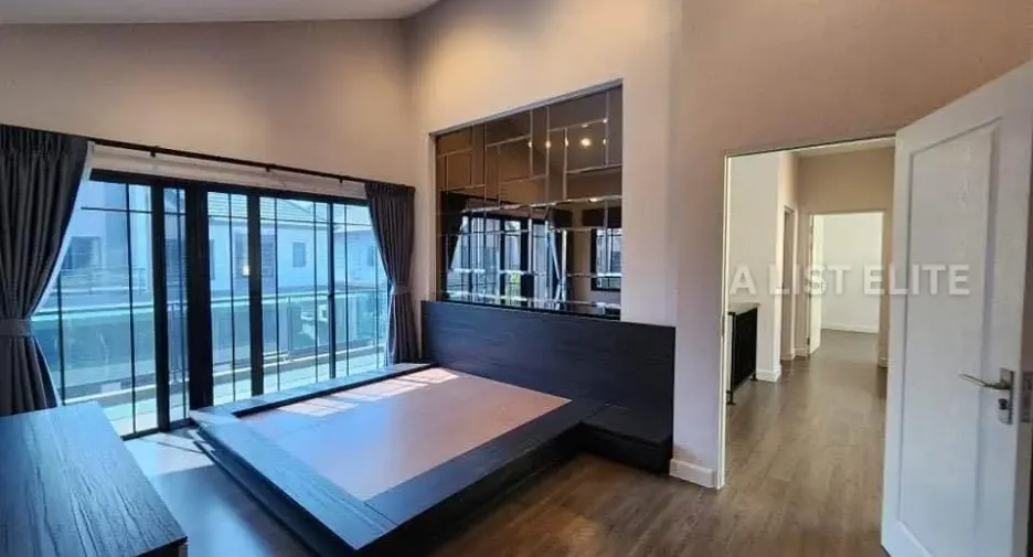 Casa en venta de 5 habitaciones en Pak Kret, Nonthaburi