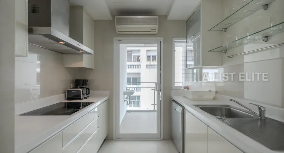 For rent 3 ベッドルーム condo in Khlong Toei, Bangkok