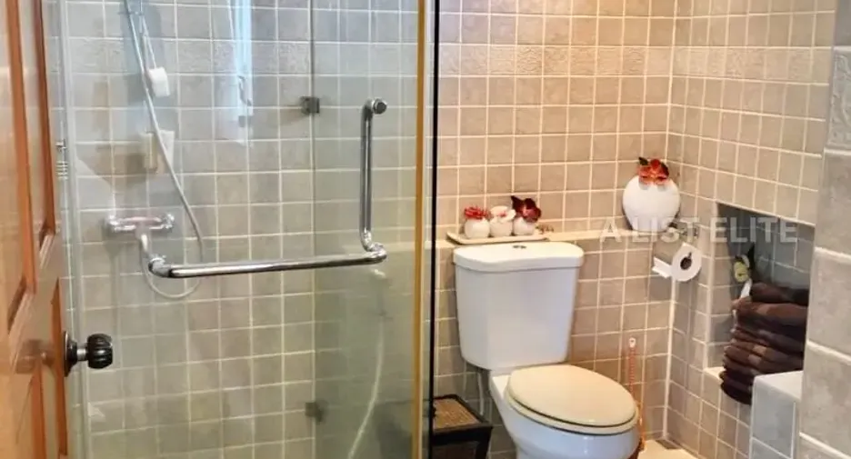 Haus zum Kauf mit 5 Zimmer in Bang Lamung, Chonburi