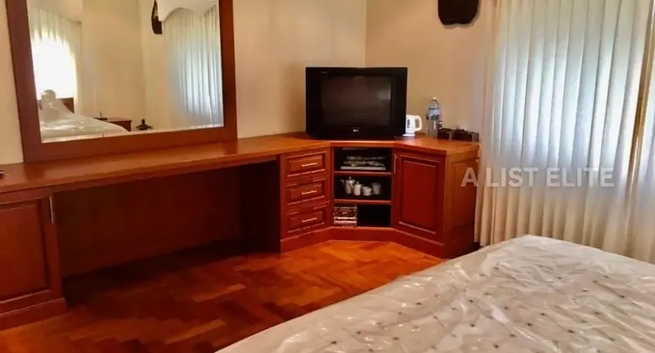 Haus zum Kauf mit 5 Zimmer in Bang Lamung, Chonburi