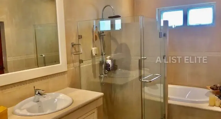 Haus zum Kauf mit 5 Zimmer in Bang Lamung, Chonburi
