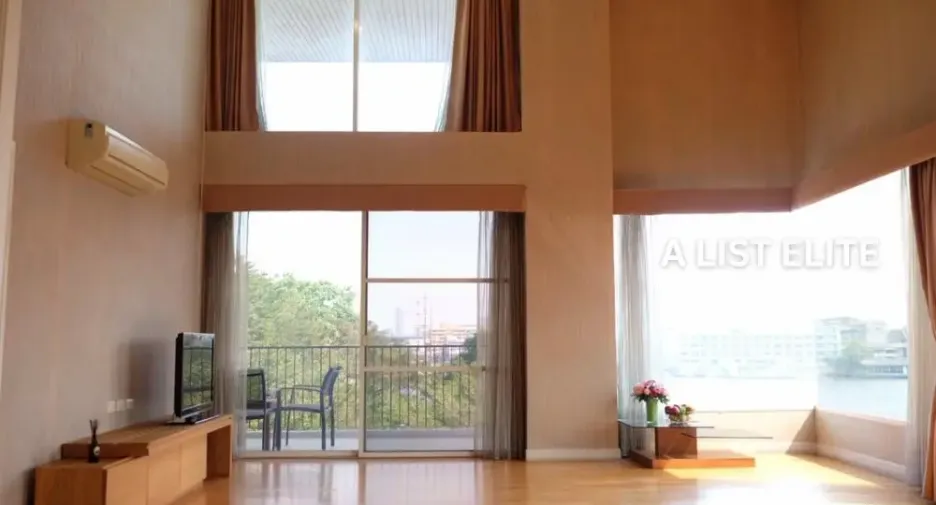 For sale 3 ベッドルーム condo in Sathon, Bangkok