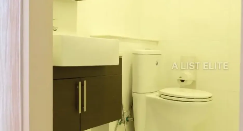 For sale 3 ベッドルーム condo in Sathon, Bangkok