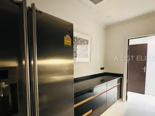 For sale 3 bedrooms condo in Khlong Toei, Bangkok