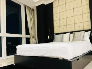 For sale 3 bedrooms condo in Khlong Toei, Bangkok